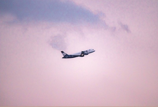 夢占い 飛行機の夢 目的への速さか焦りか 夢事典